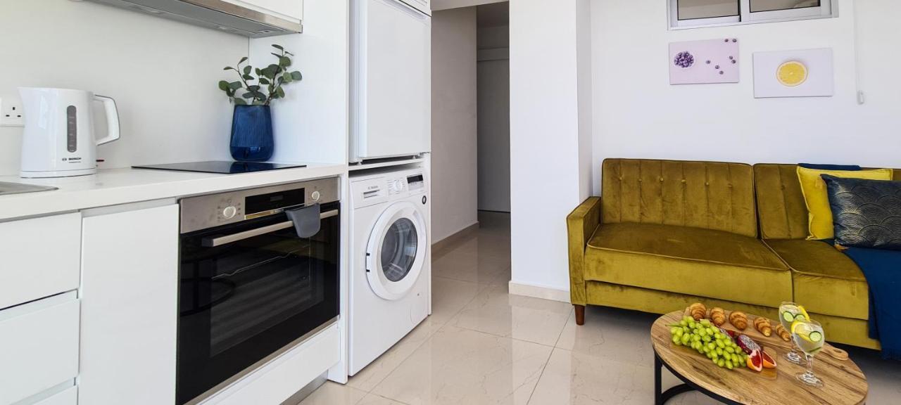 Phaedrus Living: Seaview Gold Flat Lighthouse 48 Apartment Paphos Bagian luar foto